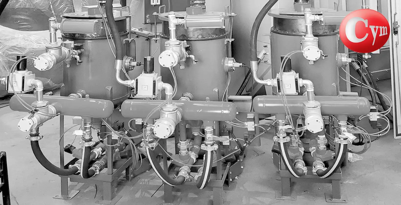 3 tolvas jateamento CYM CY70DDE sistema duplo elétrico — roscas tubos alternância abrasivo sopro ar · Siderca, Argentina