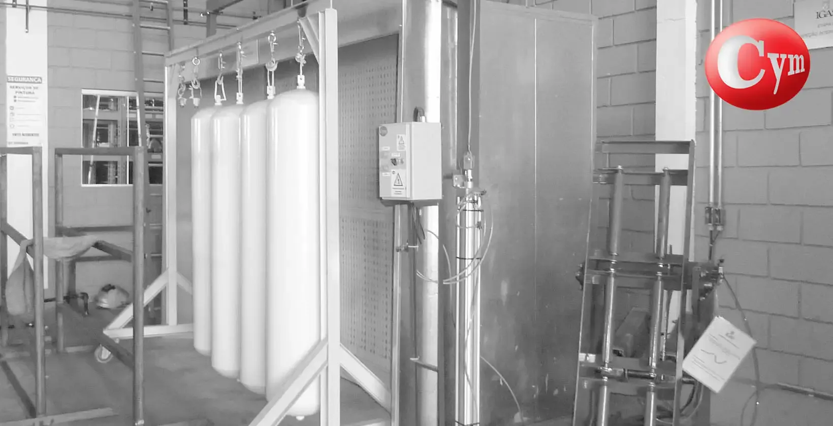 Cabine de pintura cilindros GNV GNC CNG Metalcym IGAS do Brasil, içamento pneumático vertical filtros papel
