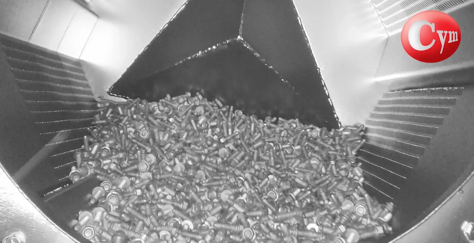 Interior tambor LT-TAM CYM — parafusos a granel com palhetas elevadoras — processo APISA Fasteners México