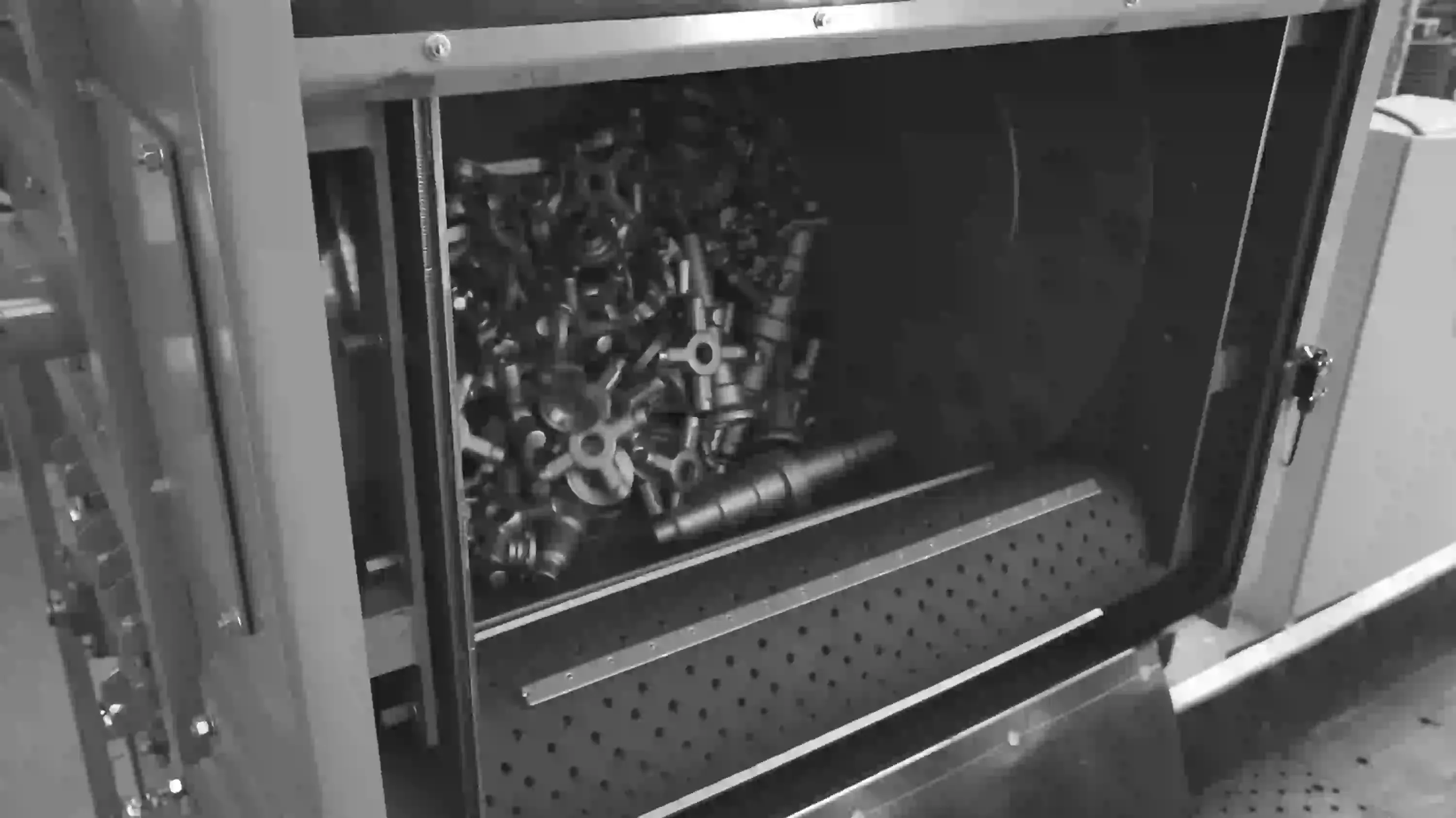 Jateadora de esteira rotativa Tumblast LT600G