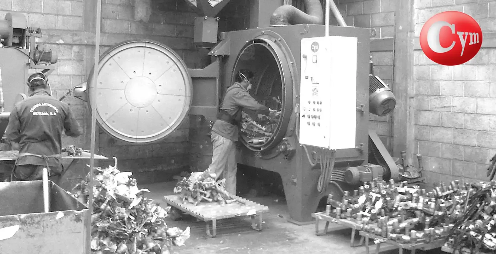 LT-TAM-1TR 30HP CYM em produção — carga canais de colada — carros com peças — Técnica Artesanal Mexicana