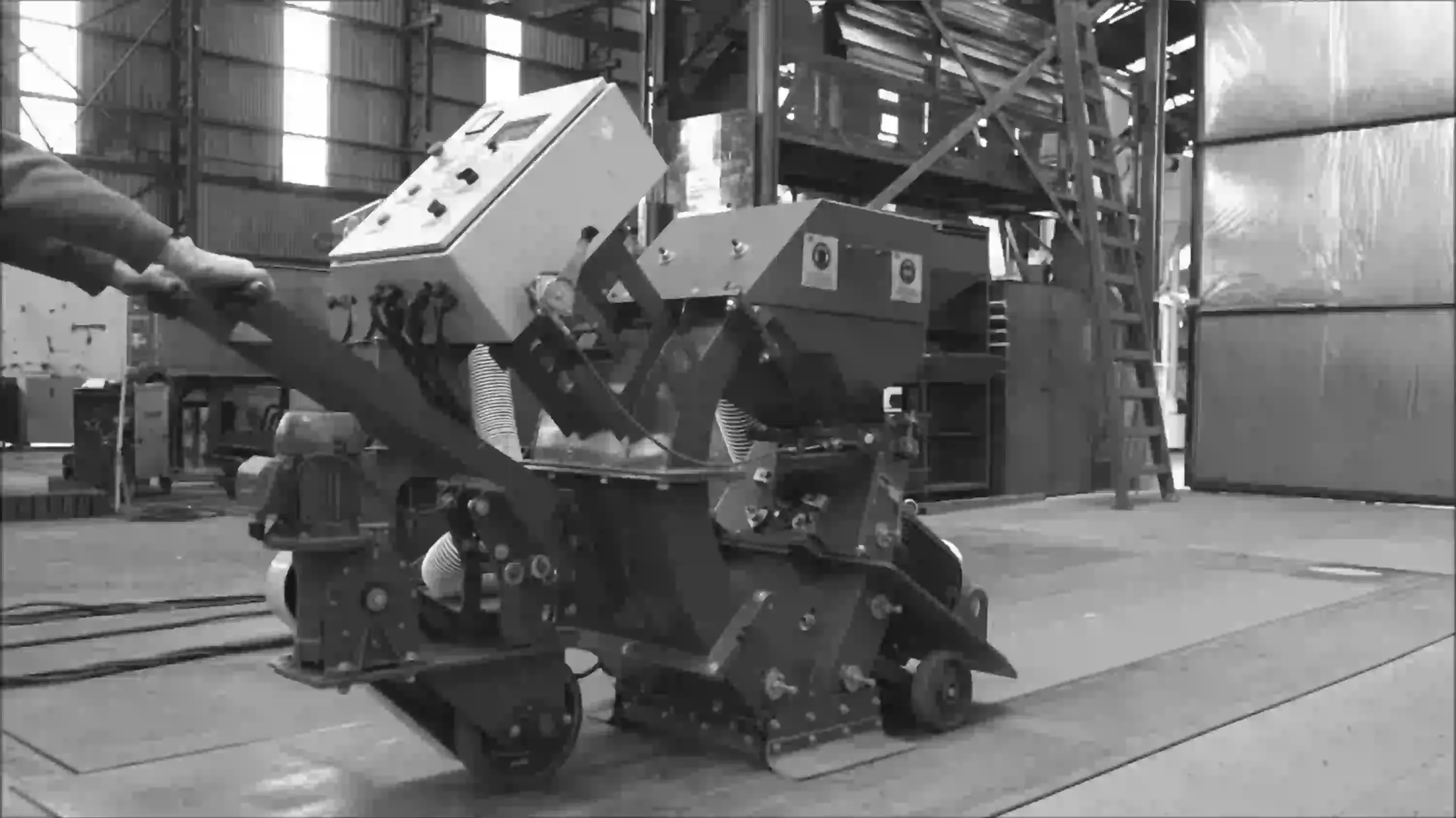 Jateadora portátil — Pisos, conveses navais e tanques