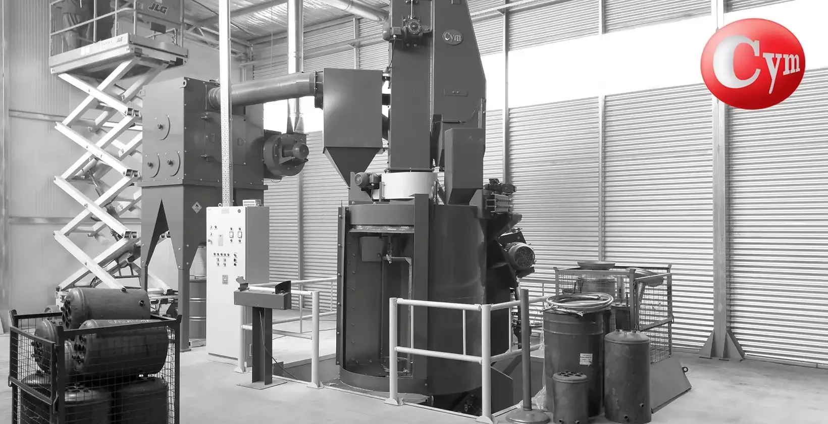 Granalladora de satélite CYM — granallado interior e exterior de termotanques antes do vitrificado — Coppens S.A. Argentina