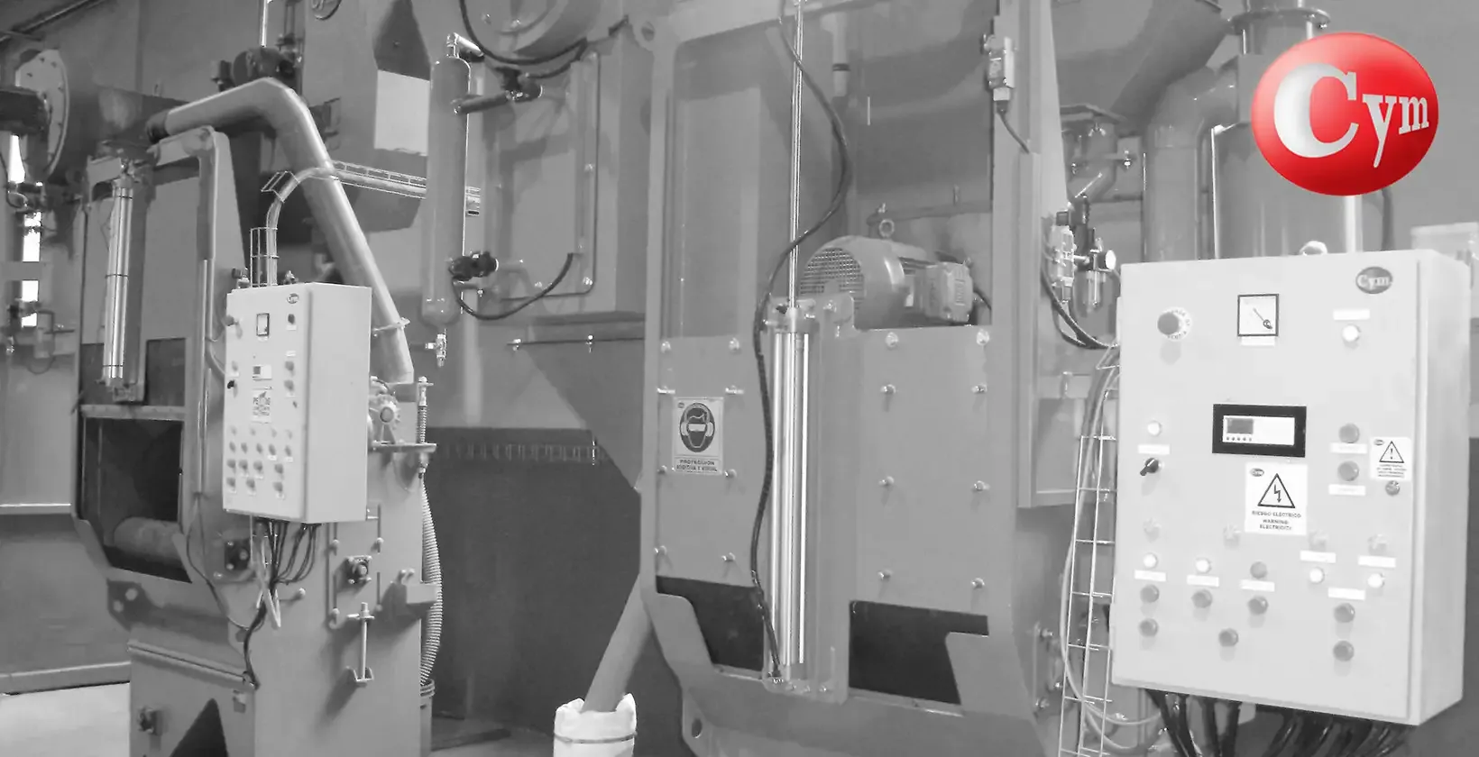 Granalhadora de cinta rotativa CYM – 60 litros, 1 turbina 10 HP, banda de borracha – dois equipamentos em linha para jateamento de parafusos antes de pintura organo-metálica