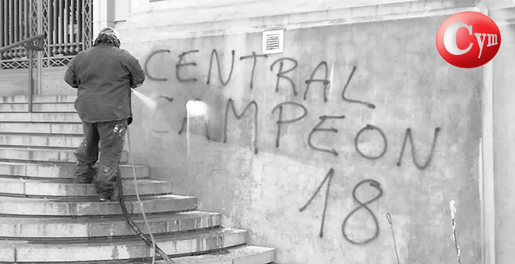 Limpeza de grafites em escadaria e muro de mármore de edifício patrimonial — bicarbonato CY70AL — Metalcym Argentina
