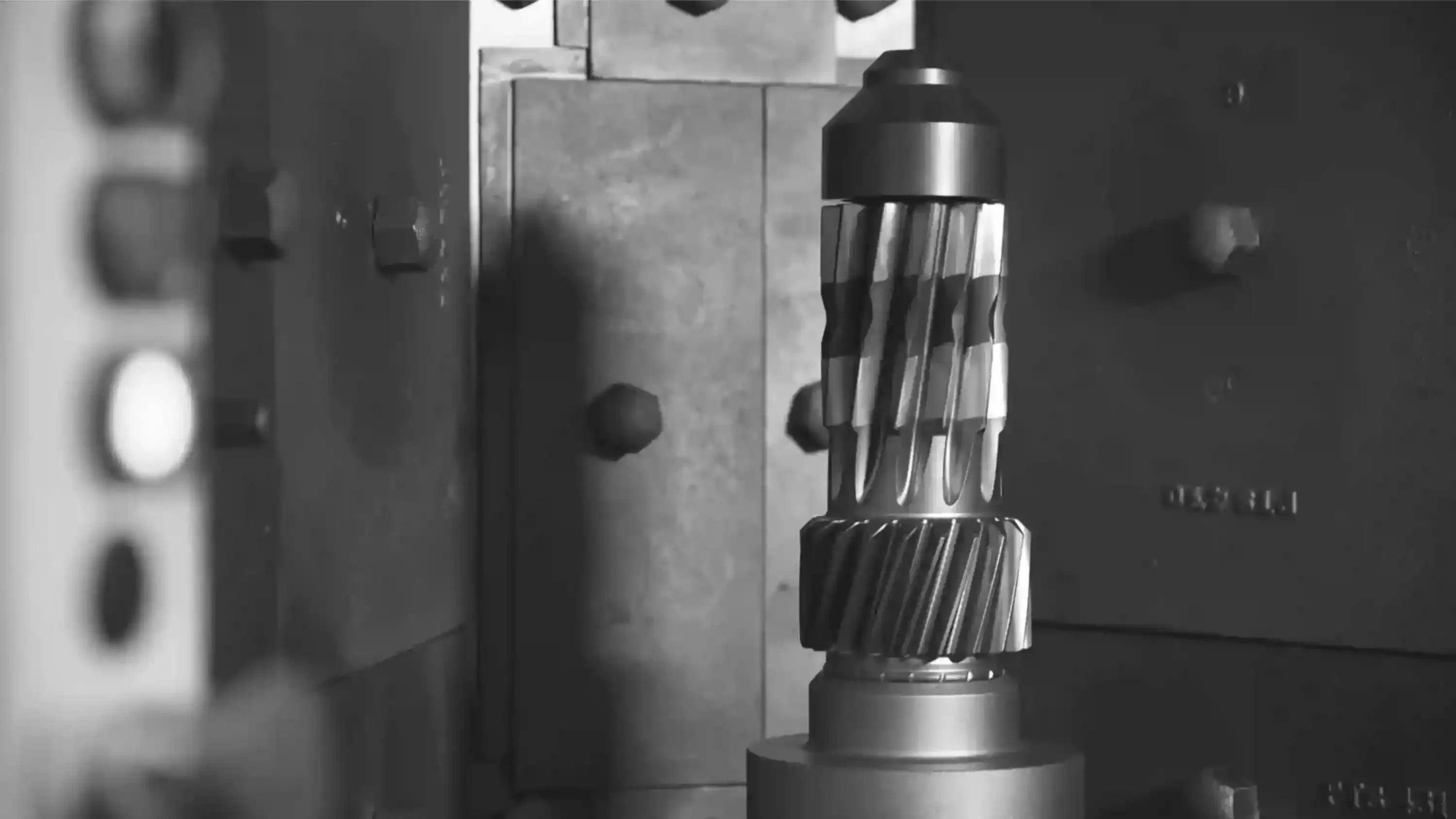 Shot peening de engrenagens e pinhões automotivos
